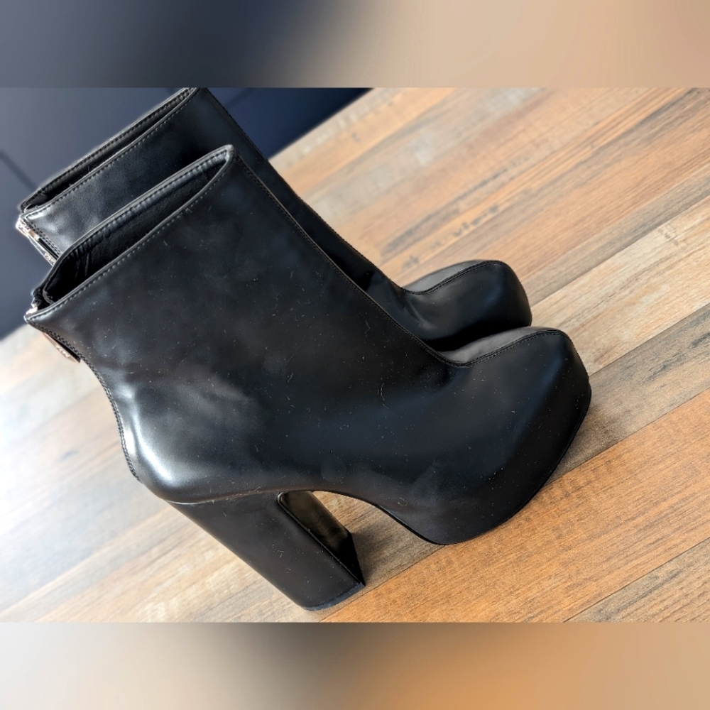 NWOT Zara wedge bootie size 8
